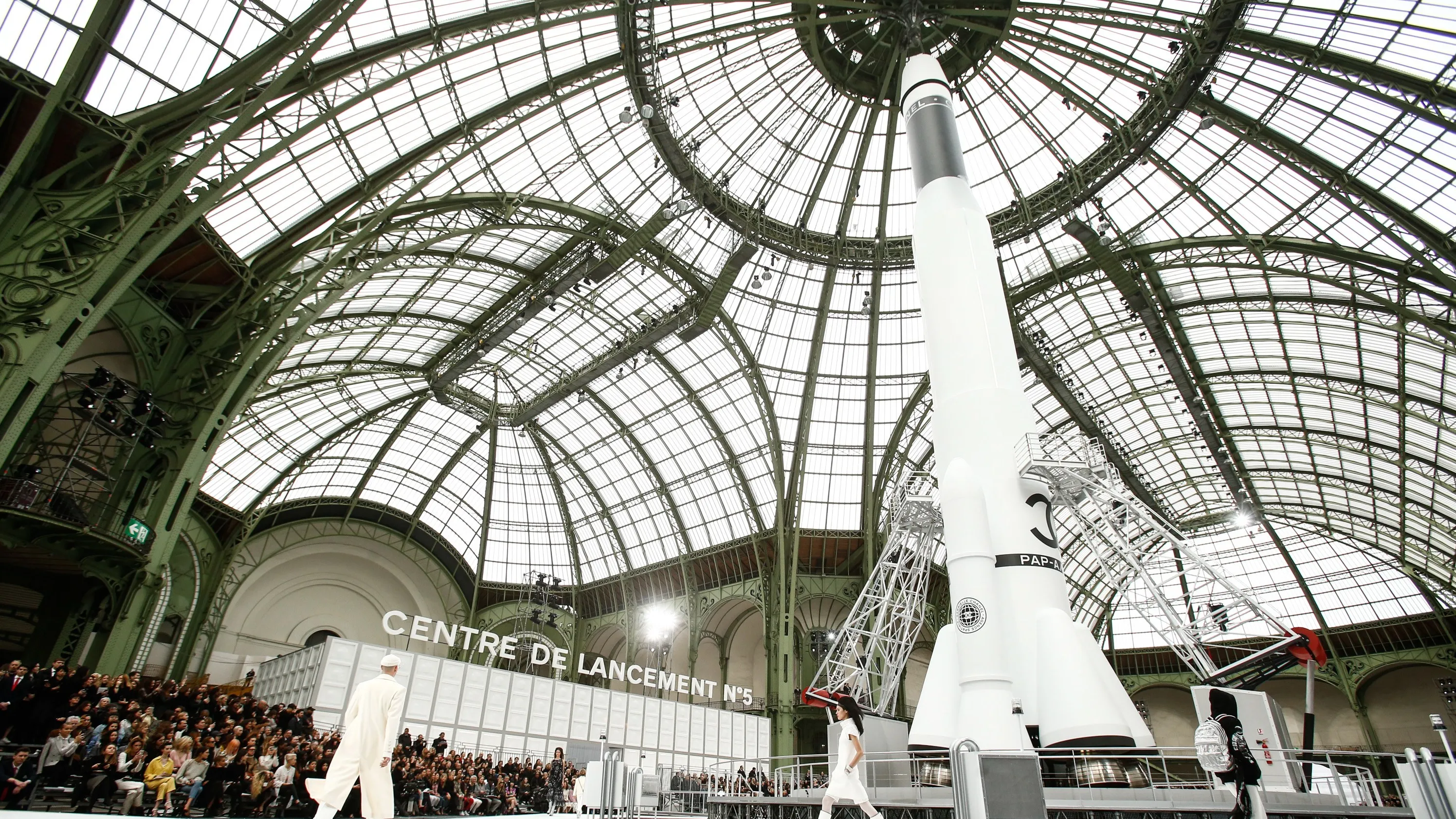 Chanel 2017秋冬成衣秀：火箭发射