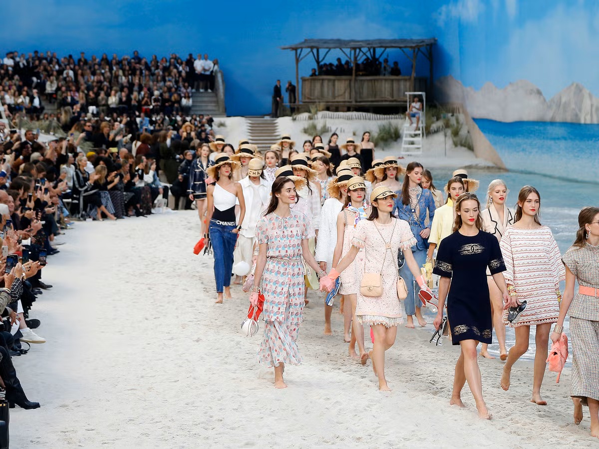 Chanel 2019春夏成衣秀：香奈儿海滩