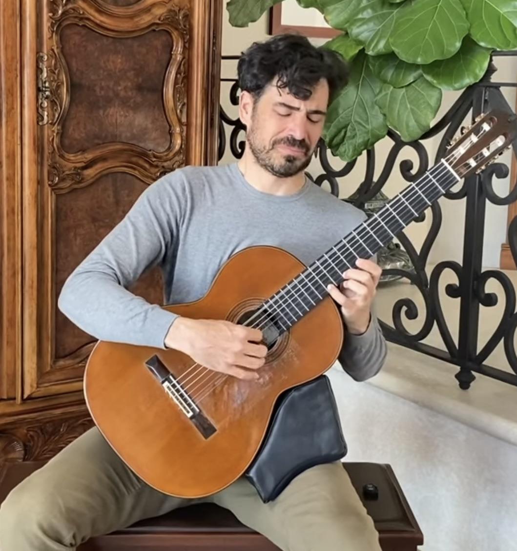 古典吉他演奏姿势